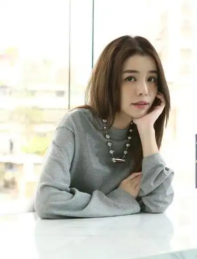 柯震东前女友曾为初恋男友弃工作 遭到公司冷冻