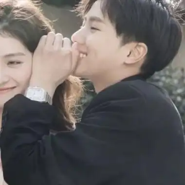 ins真人恩爱情头我们曾在高朋满_情侣头像_我要个性网