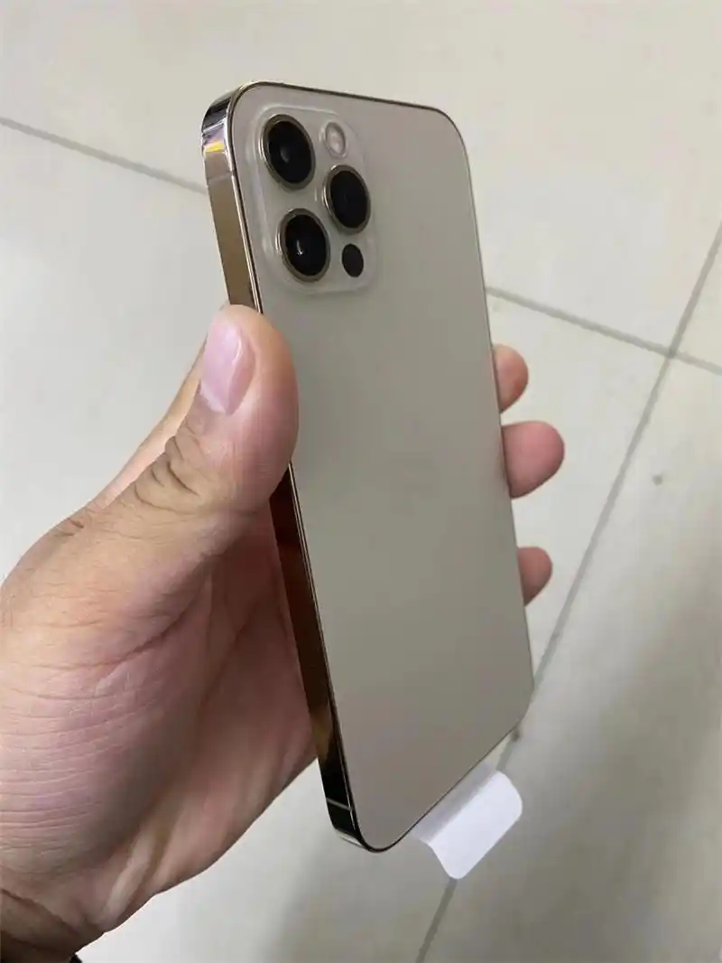 苹果iphone12pro银色版真机图片曝光