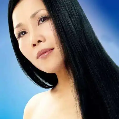 回顾田震:一生正直,摔话筒揭"潜规则",和那英闹掰,我不后悔