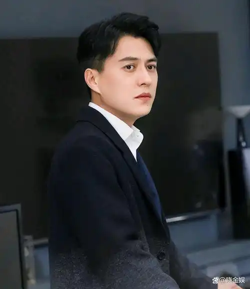 靳东:对父爱不善言辞,仅用一个"嗯"字来为次子5周岁生日庆生