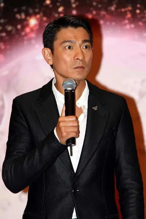 刘德华携手华为共推出智能操作系统引领科技界与娱乐圈的新风潮