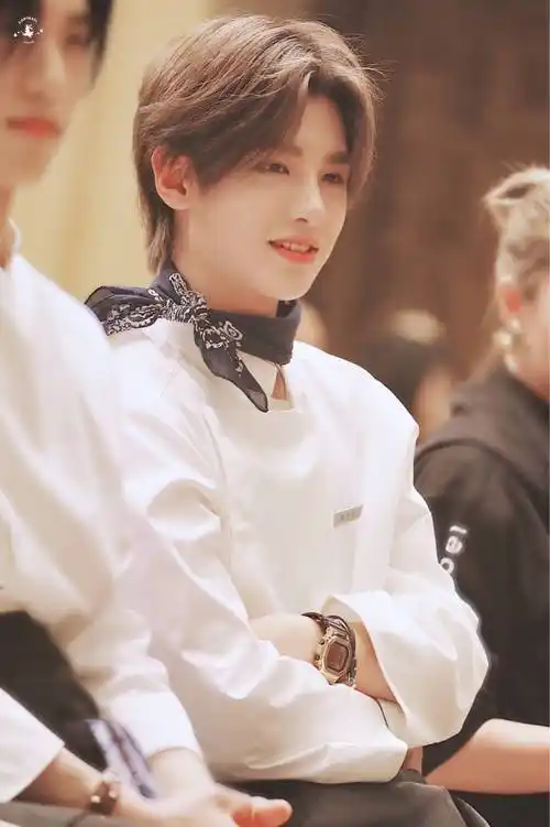 黄明昊