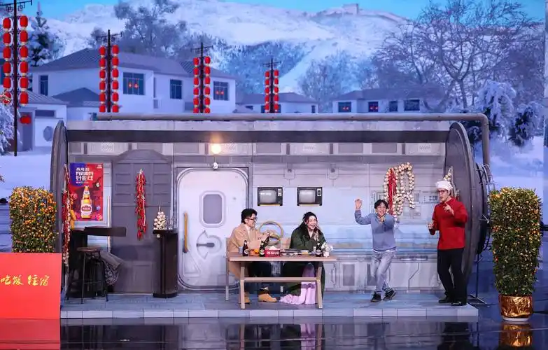 演员柳岩,杨超越和喜剧人常远,大锁等跨界组合,爆笑演绎小品《心锁》