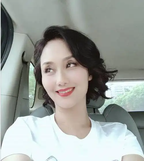 51岁李颖女儿是奥运会冠军丈夫是富豪这样的人生谁能比