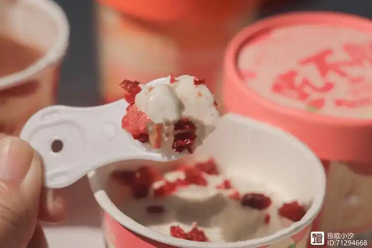 草莓季节草莓心那些让少女心炸裂的零食款款惊艳味蕾