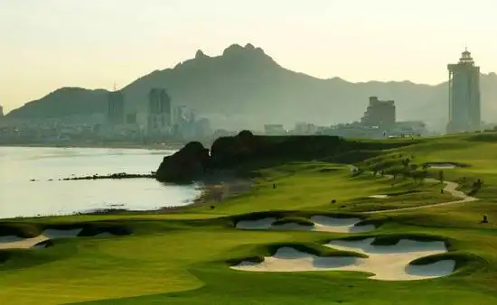 石老人高尔夫练习场作为石老人高尔夫俱乐部的一部分,选取风景区