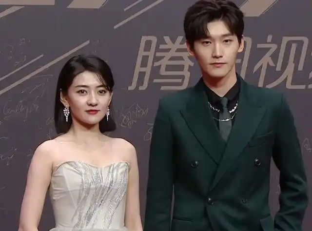 荧幕情侣都站一起,唯独这对被拆cp|迪丽热巴|吴亦凡|星光大赏_新浪