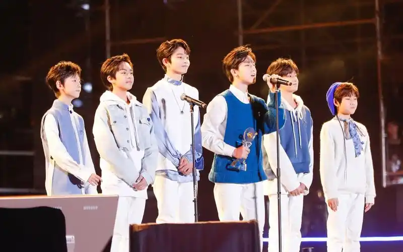 【yhboys组合】亚洲音乐盛典 「乐华少年」领奖 表演《夏日习作》cut