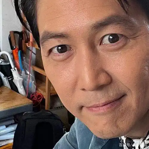 在韩国演艺圈,许多的中年男演员都没有开通社交账户,李政宰以前也没有