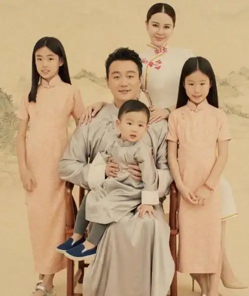 佟大为一家逛环球影城被偶遇大女儿身高瞩目一双大长腿太优越