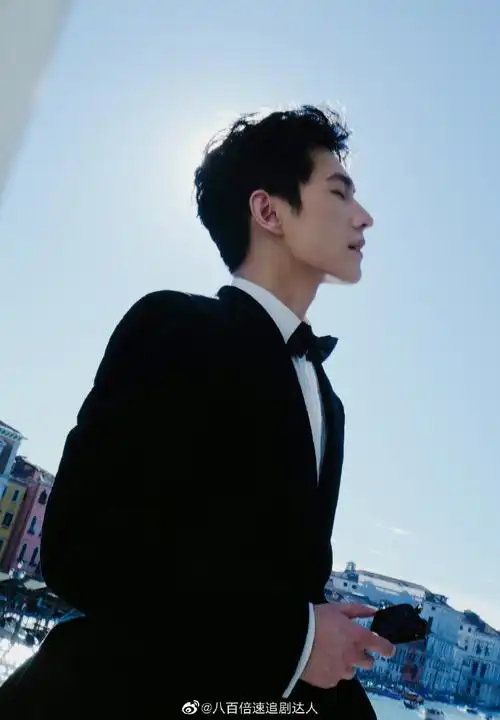 杨洋黑西装胶片风##杨洋黑西装胶片风随拍