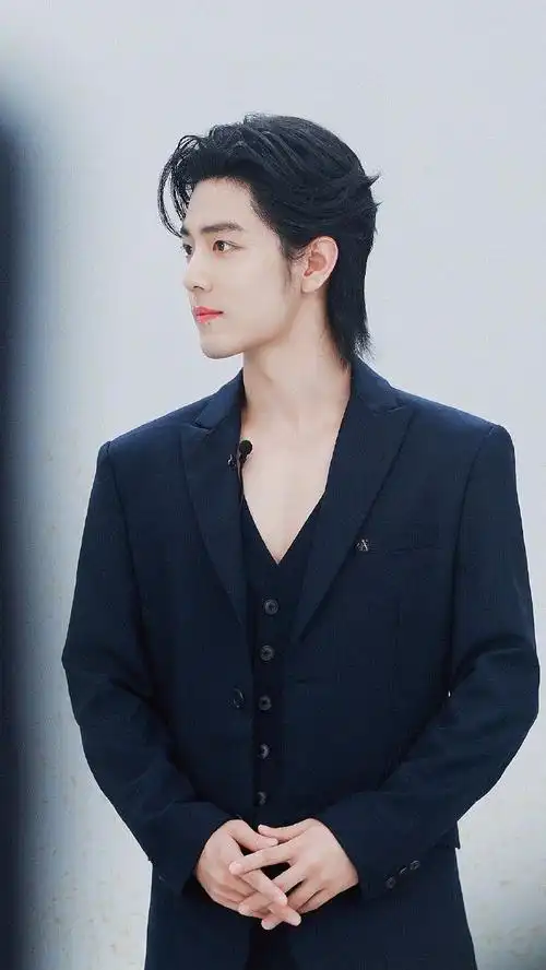 肖战##肖战领口开这么低##肖战的胸肌看起来很好摸