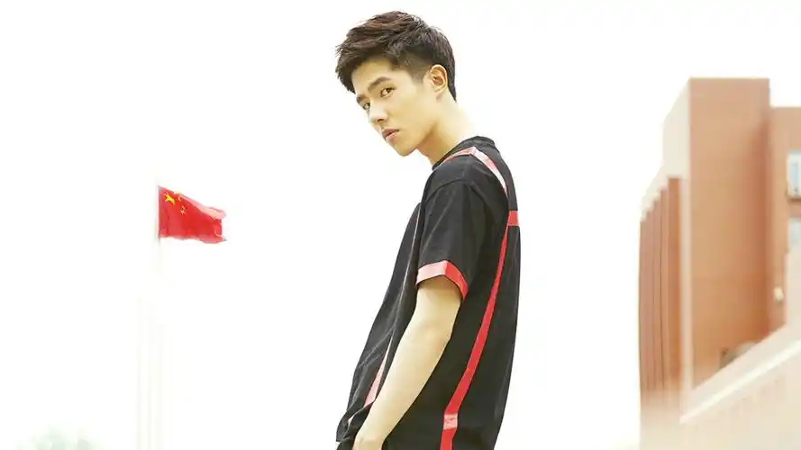 帅气少年刘昊然户外电脑高清壁纸刘昊然帅哥明星男神