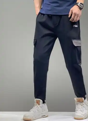 点此购买 斐乐男款直筒休闲加绒工装裤 ssy170810