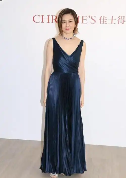 提及关之琳,无疑是香港影坛的璀璨星辰,她的美貌早已深入人心.