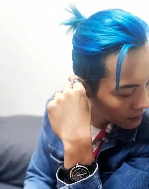 陈伟霆挑战新发色炸人眼,网友表示:哥,赤橙黄绿青蓝紫,齐全了_个性