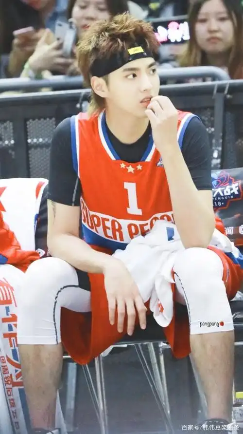 吴亦凡小哥哥,迷人的篮球宝贝.
