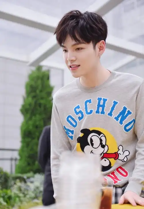 朱星杰我麻烦你离录音棚近一点,离厨房远一点