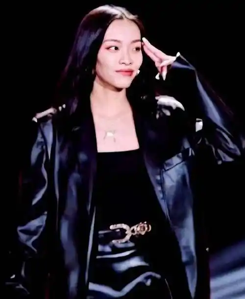 李佳琦妹妹要火了!