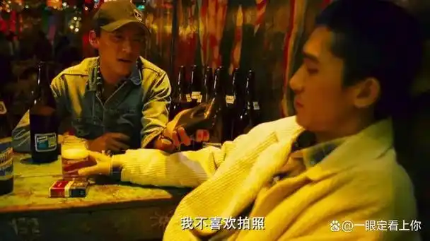 《春光乍泄》:张国荣和梁朝伟演绎"同性爱情"的浪漫疏离