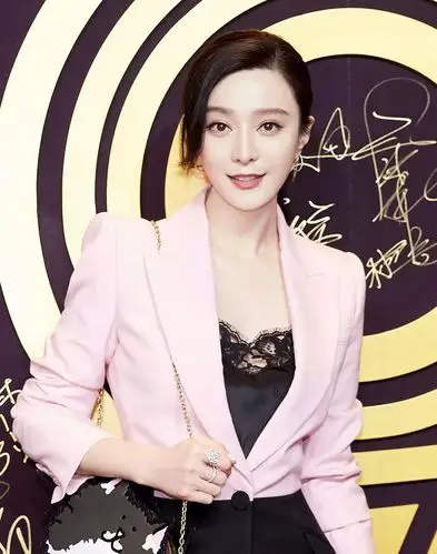 范冰冰正式复出获赞神仙颜值 范冰冰近照身材苗条状态好