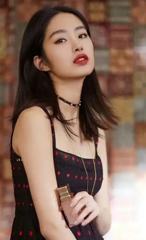 杨采钰气质优雅温婉柔美性感飘逸