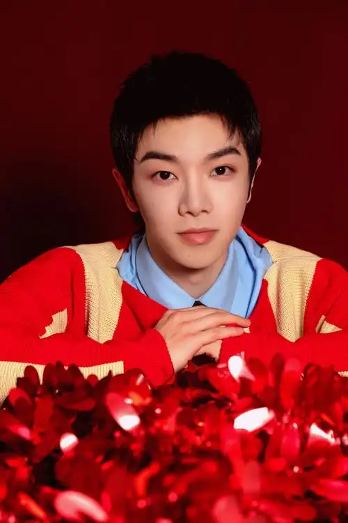 华晨宇  大年初五迎财运,年年富足事事顺,花花@华晨宇 ㊗️大家