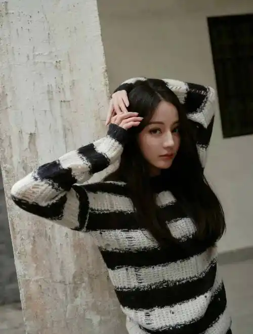 最近陈飞宇和迪丽热巴粉丝互相看不上,各种友好交流,原因是《白日提灯