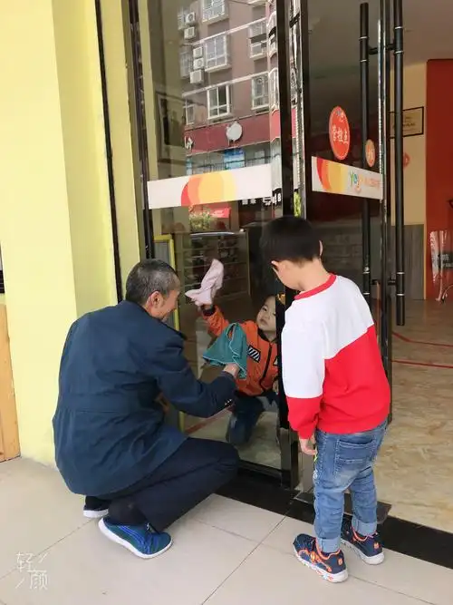 【北京红缨yojo联盟园★明珠第三园】第十周礼仪渗透《帮助他人》