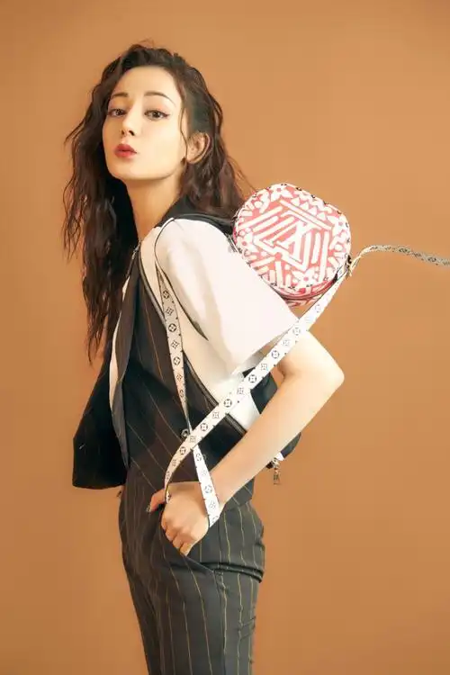 迪丽热巴 200806 louis vuitton 2021春夏男装大秀 676767