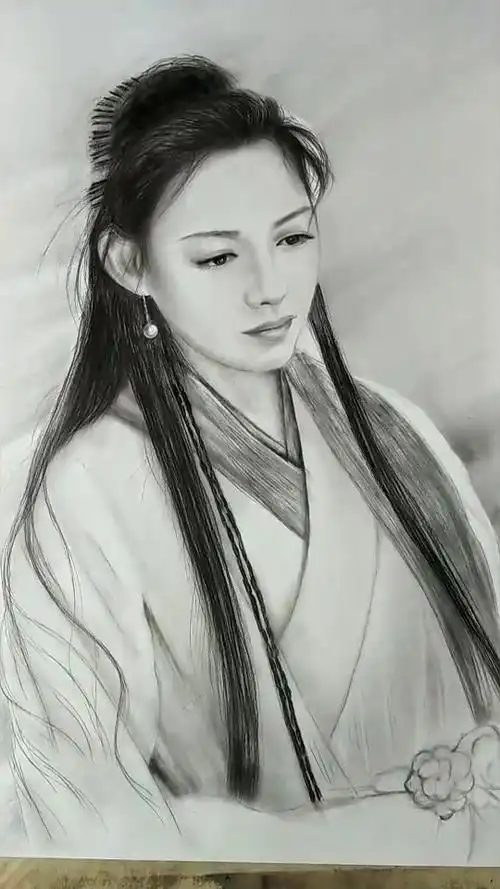 随手画一个古装美女