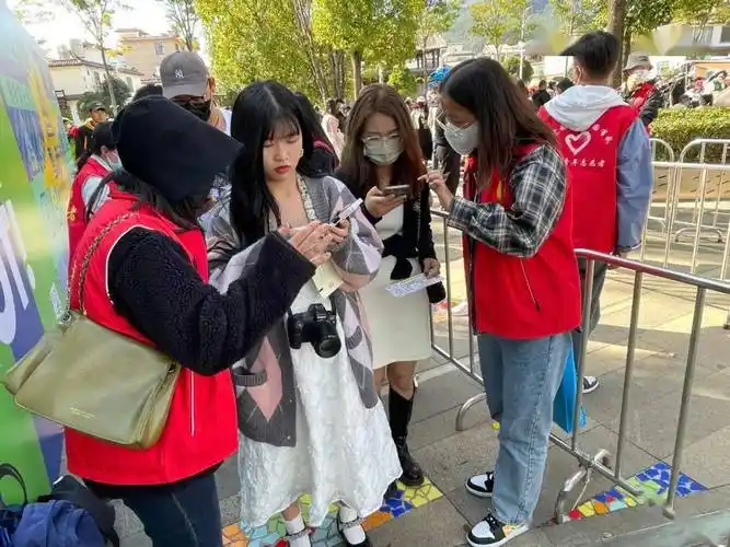 青动态 | 丽江青年志愿者重逢雪山音乐节_服务_进步_互助