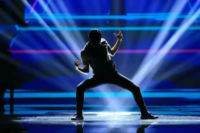 东方跨年张艺兴彩排舞蹈帅炸 变黑夜舞者(图)