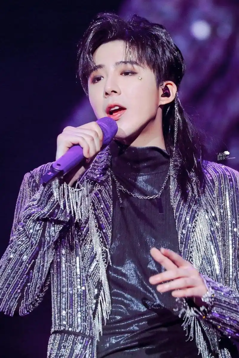 刘宇宁片场吸烟,曾自曝已经戒烟,如今好人设崩塌