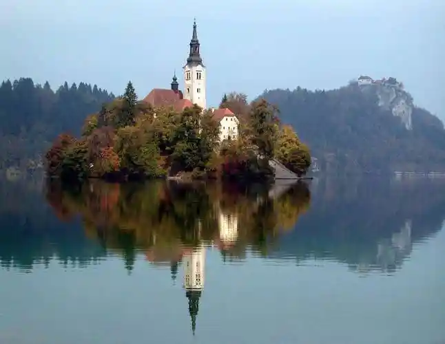 世界最美冰湖之一风景优美湖水清澈被誉为山上的眼睛