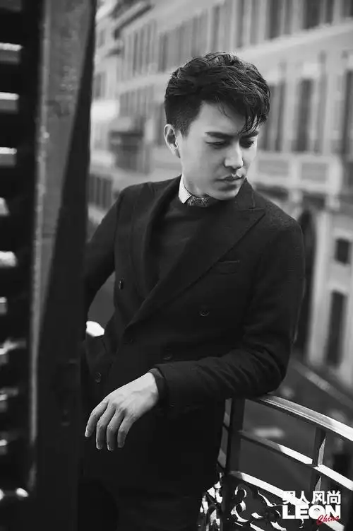 靳东太有魅力了真正的国民男神从上海滩大哥明楼到拎包小弟齐本安在