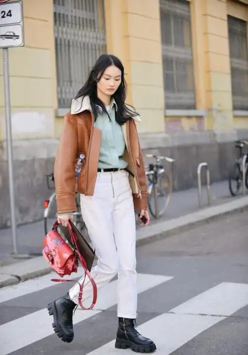 皮衣配什么裤子好看皮衣牛仔裤也太帅了