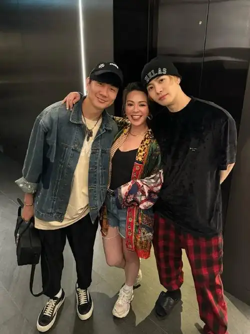 王嘉尔创造营亚洲泰国季发起人##林俊杰王嘉尔元宵合照