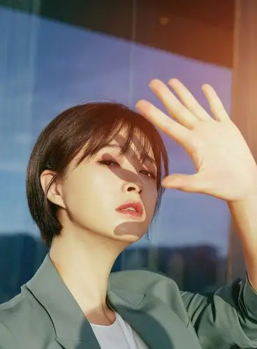 蒋欣,1983年5月8日出生于新疆维吾尔自治区乌鲁木齐市,中国内地女演员