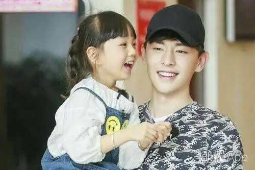 李沁喜欢邓伦吗 两个人只是单纯的朋友关系