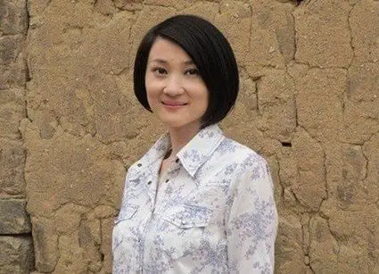 嫁给农村人做老婆,或许会跟不上时尚,你依然可以穿着得体大方,不用