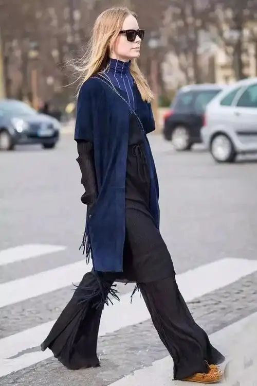 在裙子里面穿裤子,你怎么这么时髦呀!