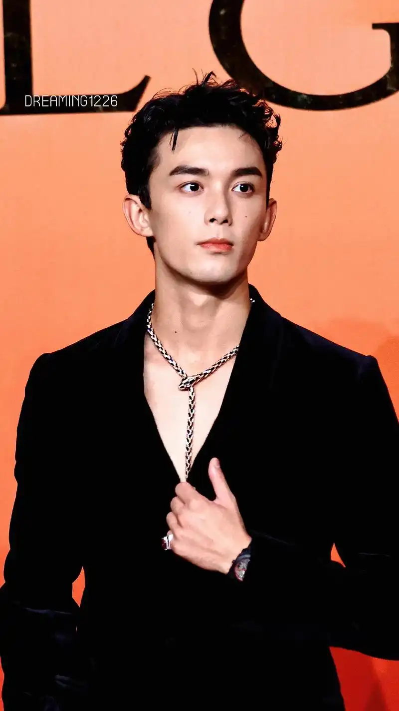 吴磊leo #向全世界安利  照片太多选了几张,今晚绝对鲨 - 抖音