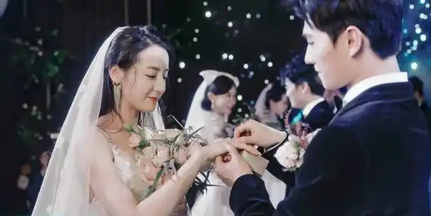 事实证明31岁的定毯神针迪丽热巴终于上道了