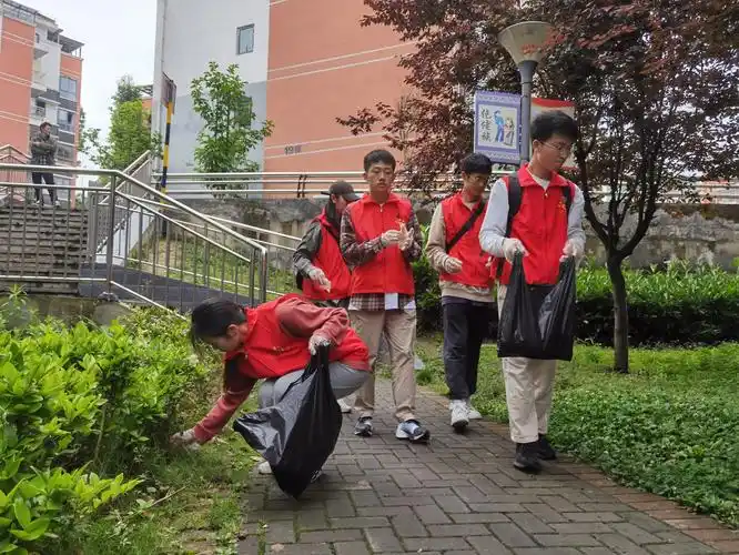 进社区临床医学专业学生第四七党支部联合开展社会实践主题党日活动