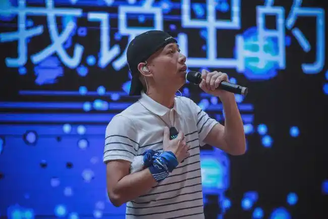 "心系岭南文化情,共筑南派足球梦" 蓝色风暴走进广体职