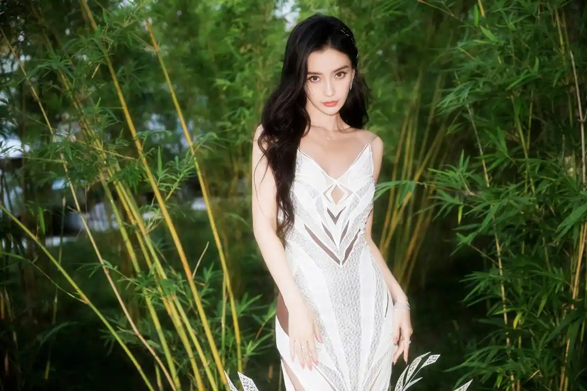 杨颖:平面模特的逆袭之路,黄晓明前妻不是最好的身份