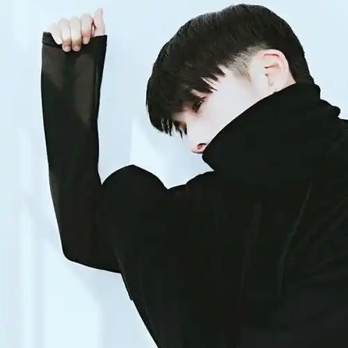 黑衣冷酷男人头像