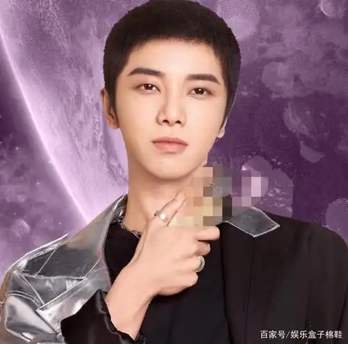 美宝莲代言人——华晨宇